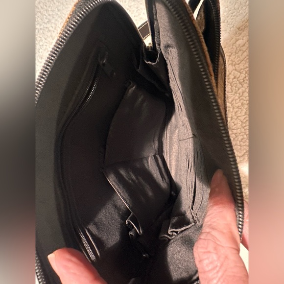 Relic Quality Brand by Fossil tooled faux leather cross body purse vegan - Picture 10 of 16